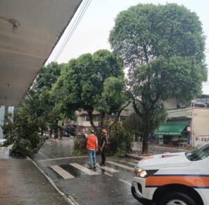 Chuva forte causa transtornos em Coronel Fabriciano e Timóteo