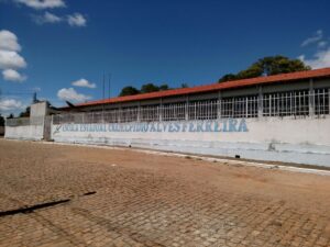 Estudante ateia fogo em sala de aula e esfaqueia três colegas numa escola de MG | Vales de Minas Gerais