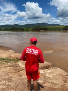 Corpo de homem que se afogou no Rio Jequitinhonha em Itaobim, é encontrado após três dias de buscas