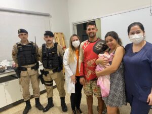Bebê engasgado é salvo por policiais militares em Simonésia
