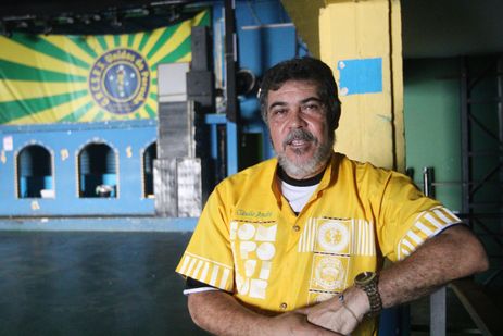 SÃ£o Paulo (SP), 21/03/2024 - O compositor ClÃ¡udio AndrÃ© de Souza, diretor do GrÃªmio Recreativo Cultural Social Escola de Samba Unidos do Peruche, na quadra da escola de samba. Foto: Rovena Rosa/AgÃªncia Brasil