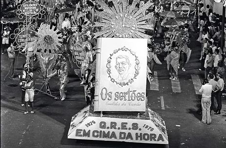 Escolas de samba foram espaÃ§o de resistÃªncia Ã  repressÃ£o da ditadura.  - Escola de Samba Em Cima da Hora - Os SertÃµes. Foto: Cola na HistÃ³ria