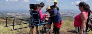 Acessibilidade: Parques mineiros promovem inclusão por meio de cadeiras adaptadas