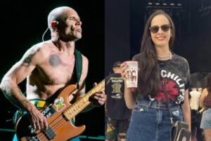 Flea presta homenagem a fã brasileira do Red Hot Chili Peppers que faleceu