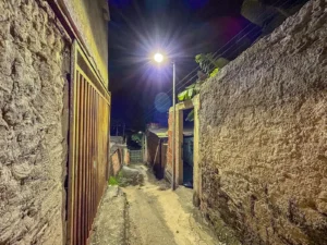 Prefeitura de Ipatinga leva iluminação a becos e escadaria no bairro Limoeiro