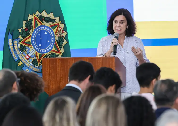 BrasÃ­lia (DF), 08/04/2024, A ministra da SaÃºde, NÃ­sia Trindade, durante entrevista coletiva sobre questÃµes relacionadas Ã  saÃºde, como vacinaÃ§Ã£o e combate Ã  dengue, no PalÃ¡cio do Planalto.  Foto: Antonio Cruz/ AgÃªncia Brasil