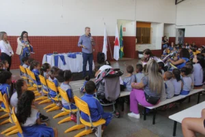 Prefeitura Fabriciano faz entrega de novos uniformes para os alunos da Rede Municipal de Ensino