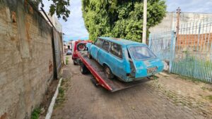 Veículos abandonados são removidos das ruas de Governador Valadares | Vales de Minas Gerais