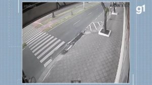 Vídeo mostra momento em que ciclista é atropelado na avenida JK em Governador Valadares