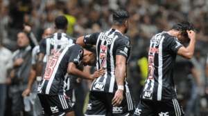 Jogadores do Atltico na Arena MRV, em jogo contra Caracas-VEN, pela sexta rodada da Copa Libertadores (foto: Alexandre Guzanshe/EM/D.A Press)