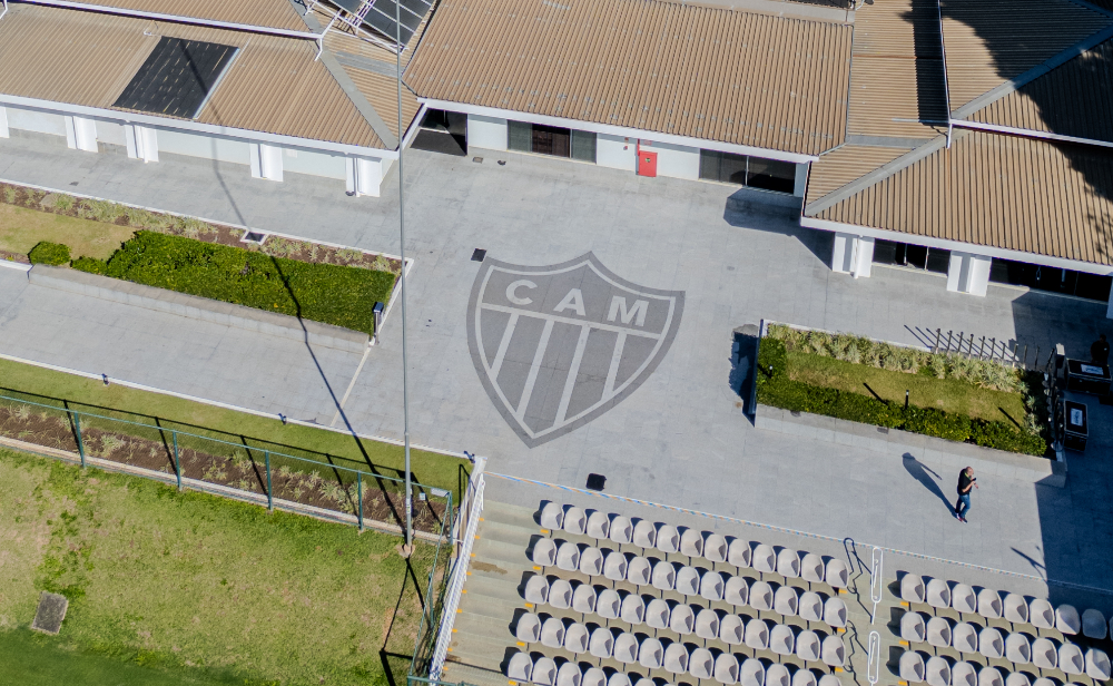 Escudo do Atltico na Cidade do Galo, centro de treinamento do clube em Vespasiano - (foto: Pedro Souza/Atltico)