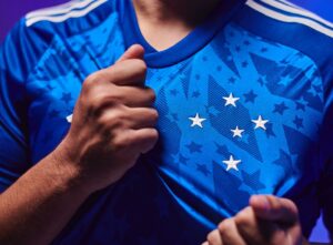 Camisas de Cruzeiro e de time da Série B são eleitas as mais bonitas do Brasil