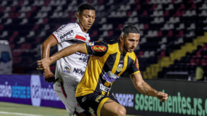 Jogadores de Novorizontino e Botafogo-SP (foto: Higor Basso)