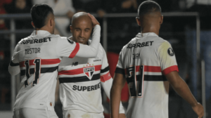 Jogadores do So Paulo, pela Copa Libertadores (foto: Nelson Almeida/AFP)