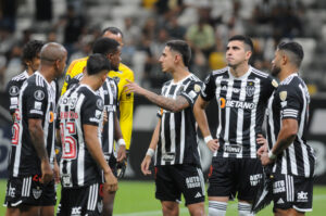 Jogadores do Atltico antes de duelo com o Caracas pela Libertadores (foto: Alexandre Guzanshe/EM/D.A Press)