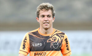 Bernard durante treino do Atltico no Mineiro, em 22 de julho de 2013, antes da final da Libertadores (foto: Alexandre Guzanshe/EM/D.A Press)