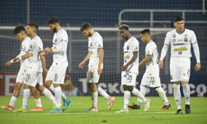 Caracas foi derrotado por 4 a 1 pelo Rosario Central no jogo passado (foto: Marcelo Manera / AFP)