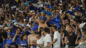 Torcida do Cruzeiro no jogo contra a Catlica no Mineiro (foto: Alexandre Guzanshe/EM D.A Press)