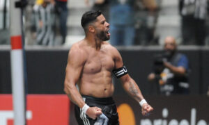 Hulk comemora gol pelo Atltico contra o Caracas (foto: Alexandre Guzanshe/EM/DA.Press)
