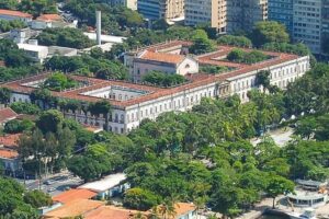 Sindicato de professores federais assina acordo para dar fim à greve