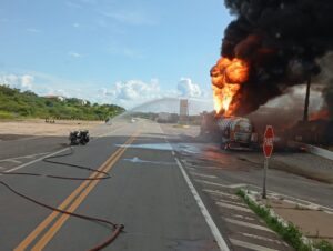 Motorista de Coronel Fabriciano, que estava em estado grave após incêndio em carreta, morre no Ceará