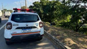Mulher é encontrada morta seminua, com ferimentos na cabeça à margem da BR-116 em Governador Valadares | Vales de Minas Gerais
