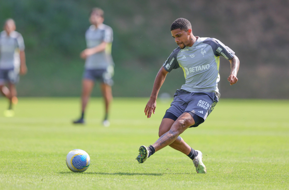 Robert durante treino do Atlético na Cidade do Galo (1°/6) - (foto: Paulo Henrique França/Atlético)