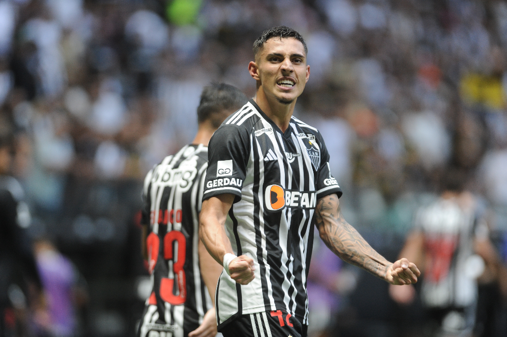 Cadu na comemorao do primeiro gol como profissional pelo Atltico - (foto: Alexandre Guzanshe/EM/D.A Press)