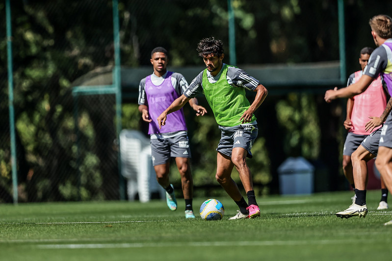 Gustavo Scarpa deve atuar novamente pelo lado esquerdo no Atlético - (foto: Pedro Souza/Atlético)