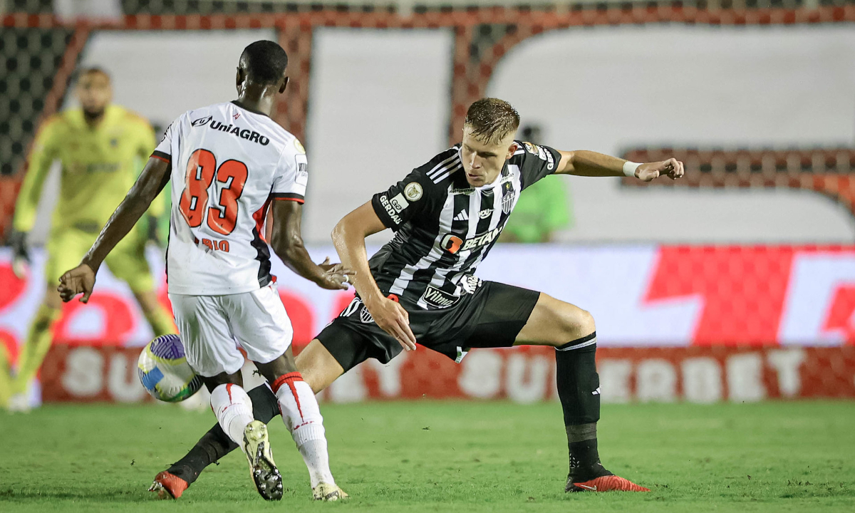 Matheusinho, Willian Oliveira (2) e Culebra marcaram os gols do Vitria contra o Atltico - (foto: Pedro Souza/Atltico)