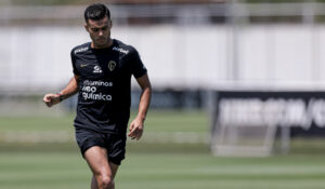 Alvo do Atlético, Fausto Vera não participa de treino no Corinthians