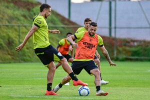 Amrica em treino preparatrio para o jogo contra a Ponte Preta (foto: Mouro Panda/Amrica)