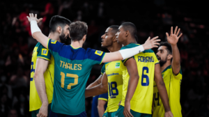 Jogadores de vlei da Seleo Brasileira na VNL (foto: Reproduo/FIVB)