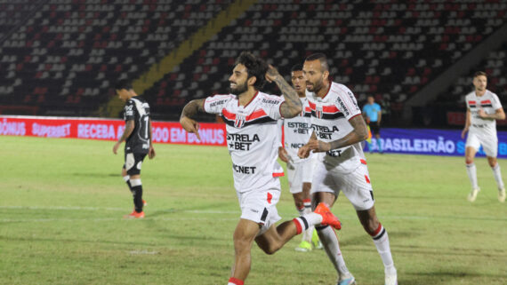 Patrick Brey comemorando (foto: Joo Victor Menezes de Souza/Agncia Botafogo)