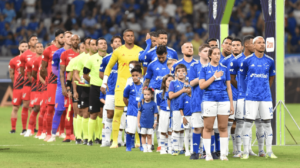Jogadores de Cruzeiro e Atheltico-PR, pela 12 rodada do Cameponato Brasileiro (foto: Ramon Lisboa/EM/D.A Press)