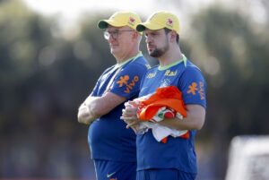 Dorival Jnior e Lucas Silvestre em treino da Seleo Brasileira (foto: Rafael Ribeiro/CBF/Divulgao)