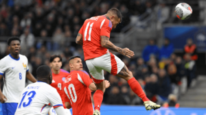 Eduardo Vargas, atacante do Atltico e da Seleo Chilena (foto: Nicolas Tucat/AFP)