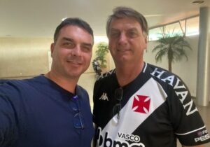 Flávio Bolsonaro dispara contra o Vasco depois de empate com o Cruzeiro