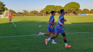 Jogadores do Cruzeiro correndo na Toca da Raposa (foto: Joo Victor Pena / No Ataque)