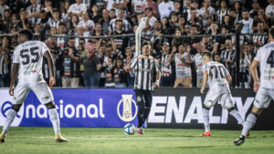 Jogadores de Santos e Operrio (foto: Reproduo Twitter do Santos)