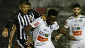 Botafogo-PB e Athletic se enfrentando no Almeido (foto: Reproduo Instagram do Athletic)