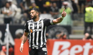 Hulk se pronuncia sobre expulsão em Atlético x Palmeiras