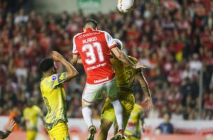 Alario fez o gol da classificao do Inter na Sul-Americana (foto: Ricardo Duarte / Internacional)