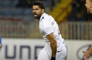 Diego Costa comemora gol pelo Grmio (foto: Guillermo Salgado/AFP via Getty Images)