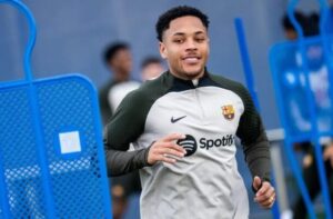 Vitor Roque durante treino do Barcelona (foto: Vctor Salgado / FC Barcelona)