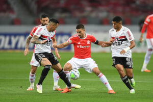 Imagem de confronto entre Internacional e So Paulo no Brasileiro de 2023 (foto: Ricardo Duarte/Internacional)