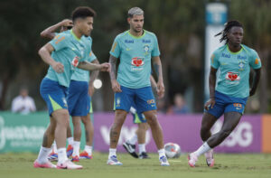 Jogadores da Seleo treinam (foto: Rafael Ribeiro/CBF)