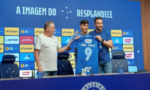 Kaio Jorge ‘toma’ camisa 9 de Dinenno, que escolhe outro número no Cruzeiro