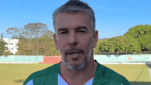 Leandro Donizete, ex-volante do Atlético, é atração em torneio de várzea da Grande BH