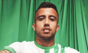 Matheus Henrique em ensaio fotogrfico do Sassuolo (foto: Divulgao/Sassuolo)